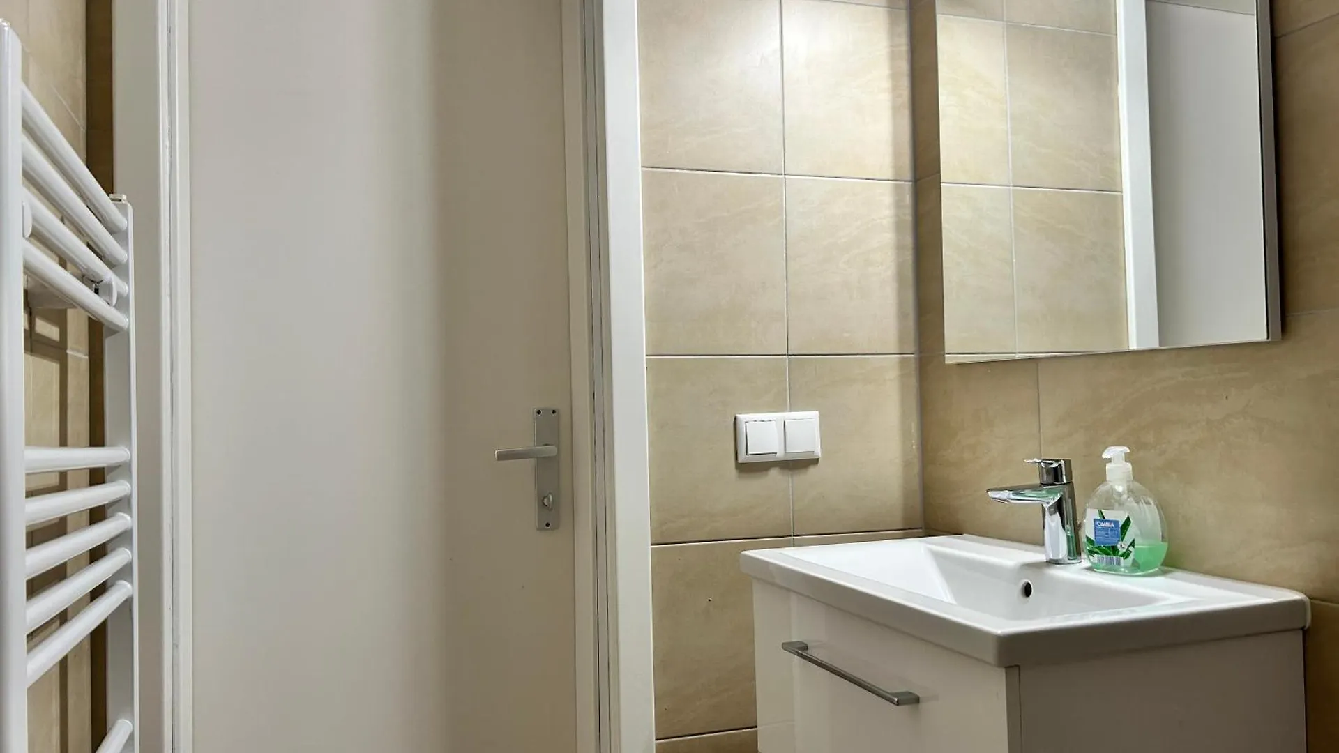 Sunny & Calm Long Term Apartment - Free Parking Viena
