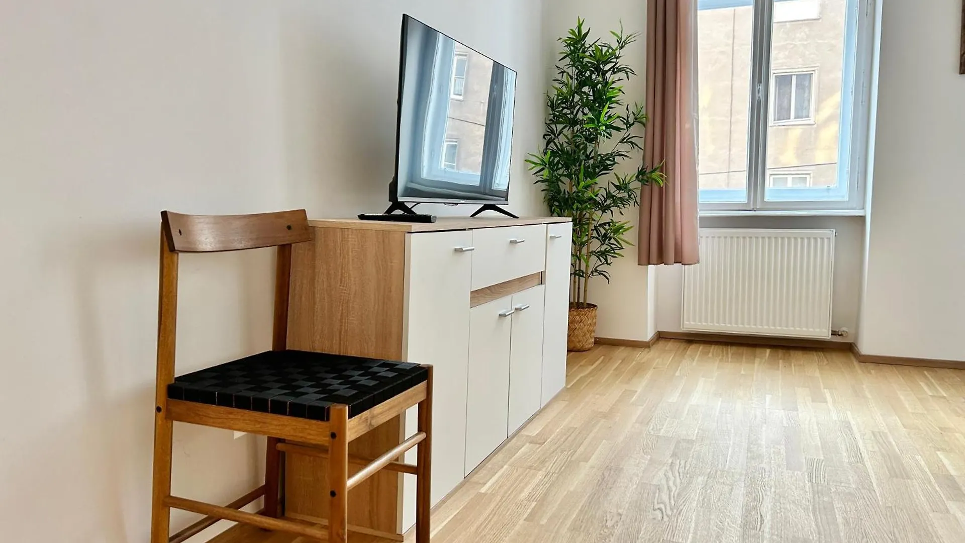 Sunny & Calm Long Term Apartment - Free Parking Viena Austria