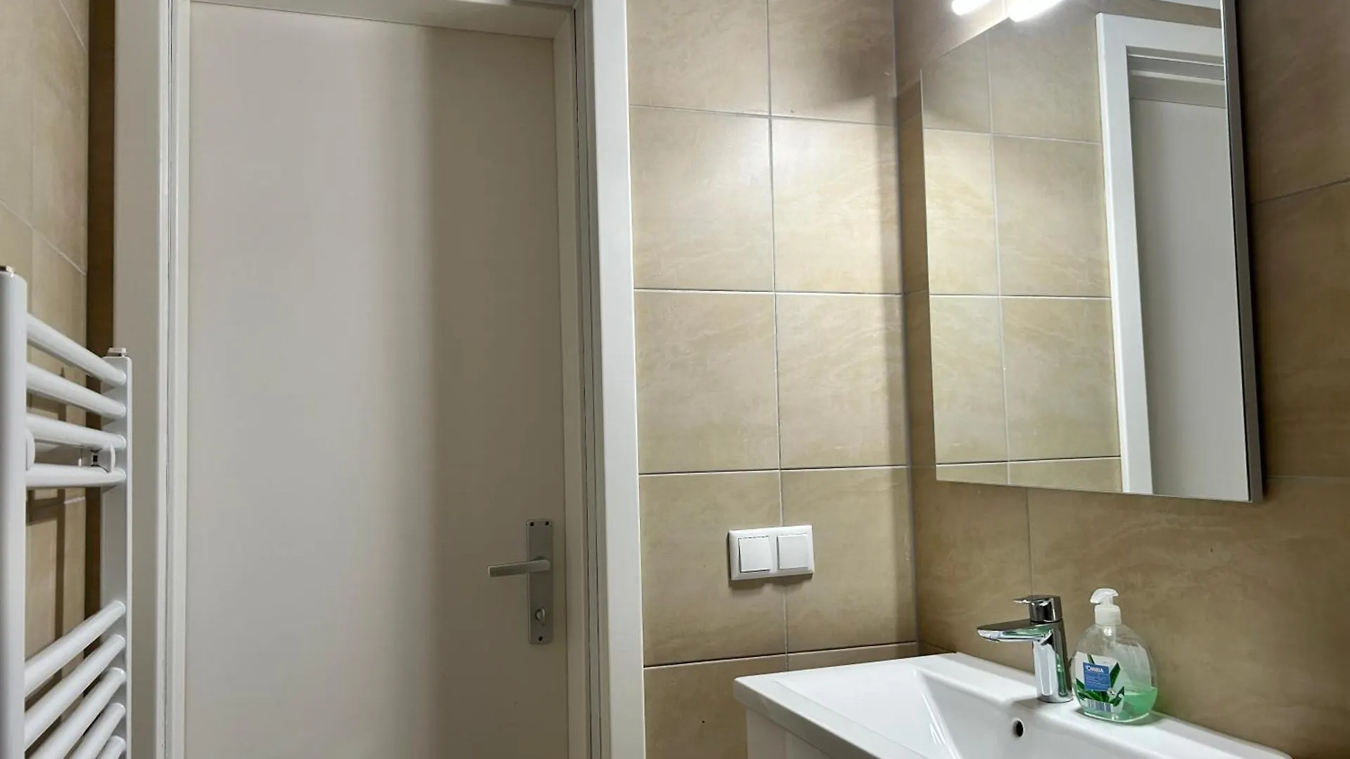 Sunny & Calm Long Term Apartment - Free Parking Viyana Avusturya