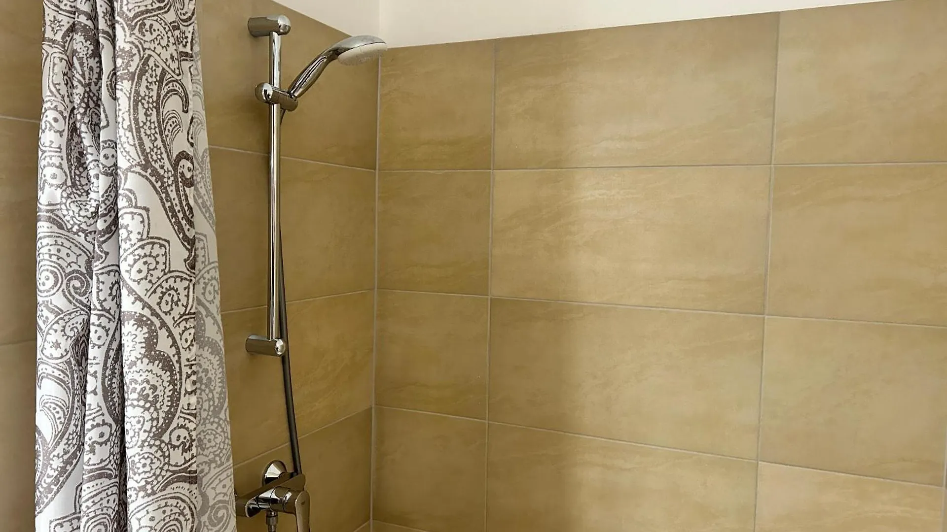 Sunny & Calm Long Term Apartment - Free Parking Viyana 0*,  Avusturya
